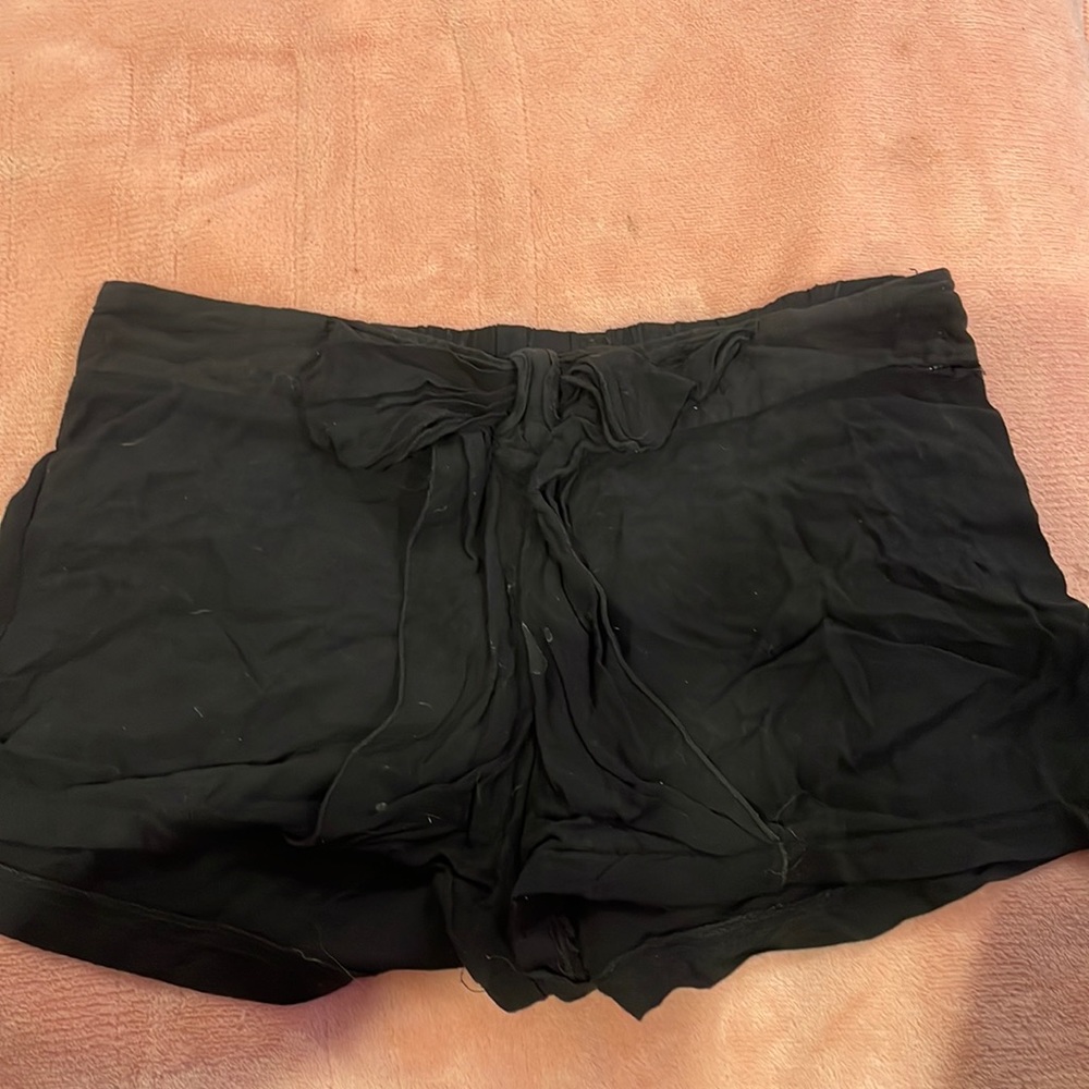 Shorts with bow on the front